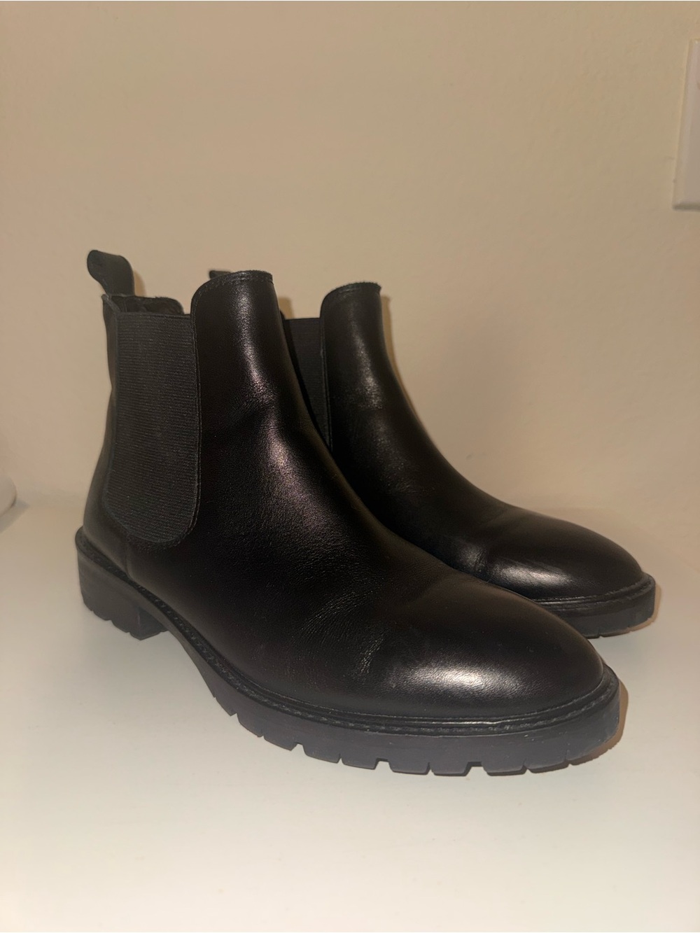 Steve Madden Black Leather Chelsea Lug Booties